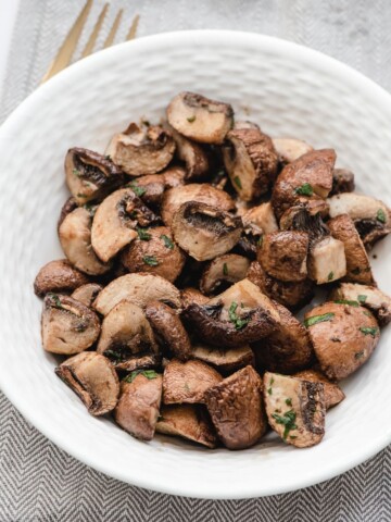 air fryer mushrooms with balsamic vinegar in a bowl