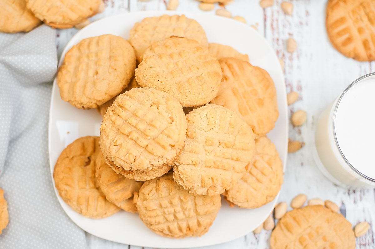 air fryer peanut butter cookies on a plate.