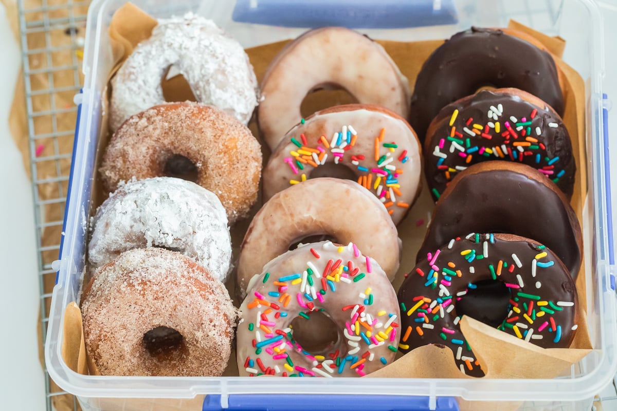 fresh donuts in a bakery box.