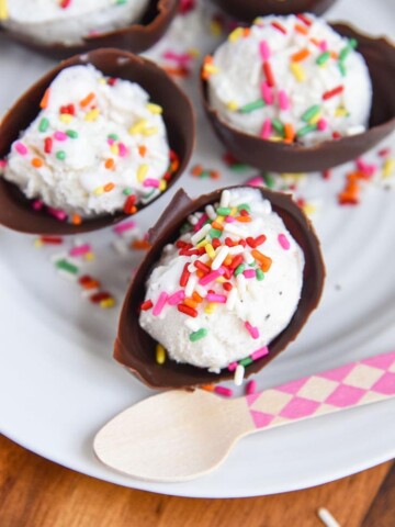 Kid Friendly Recipe Easter Egg Ice Cream Chocolate Bowls are so much fun for kids to not only make but to eat too! Edible Chocolate Cups DIY Dessert Recipe. Spoon!