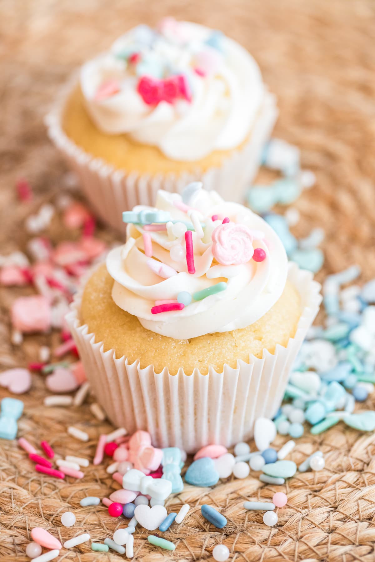 gender reveal cupcakes with blue and pink sprinkles.
