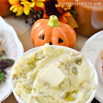 Easy to Make Perfect Mashed Potatoes Recipe / Great Christmas Recipes Thanksgiving Recipes and a true comfort food recipe! KitchenAid Mashed Potatoes