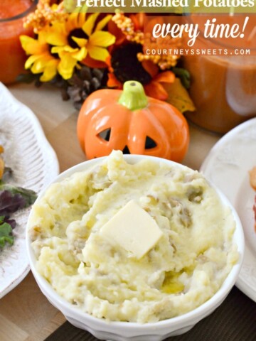 Easy to Make Perfect Mashed Potatoes Recipe / Great Christmas Recipes Thanksgiving Recipes and a true comfort food recipe! KitchenAid Mashed Potatoes