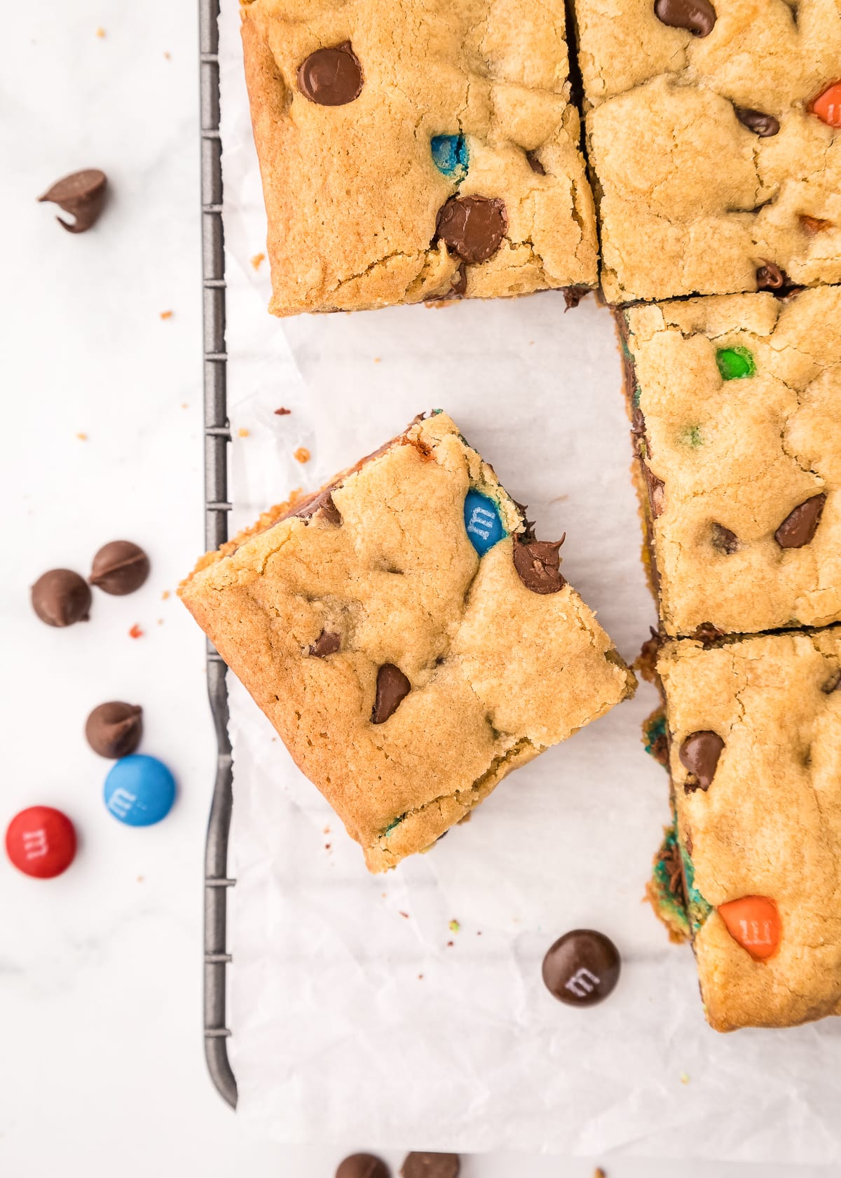 sliced m&m cookie bars.