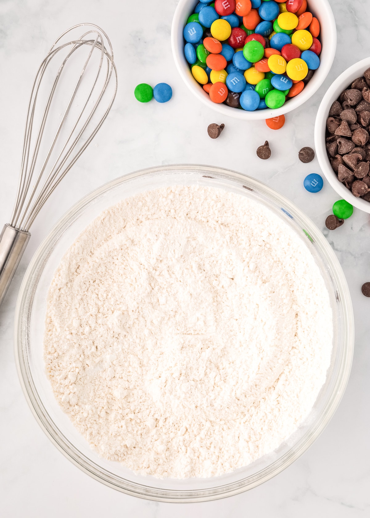 dry ingredients mixed in a glass bowl.