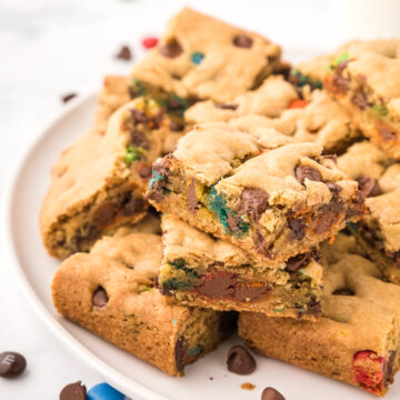 m&m cookie bars close up.