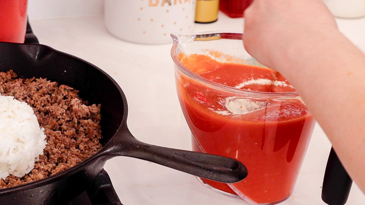 tomato sauce in a measuring cup for stuffed peppers.